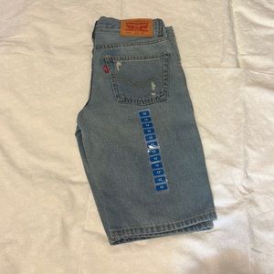 NWT Levi's distressed shorts
